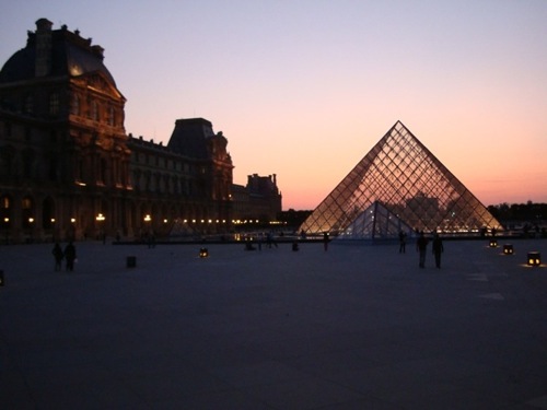 Tout près de notre nouveau studio à Paris, ville de lumière.